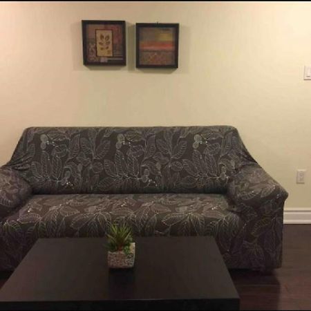 Cozy & Spacious Suite With Private Bathroom Near Toronto Airport ! Mississauga Luaran gambar