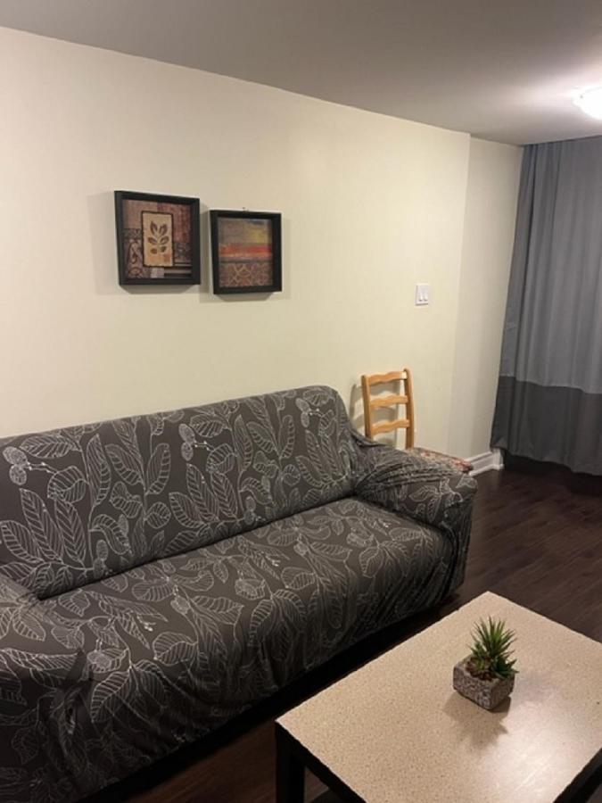 Cozy & Spacious Suite With Private Bathroom Near Toronto Airport ! Mississauga Luaran gambar