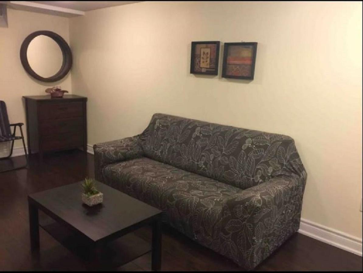 Cozy & Spacious Suite With Private Bathroom Near Toronto Airport ! Mississauga Luaran gambar