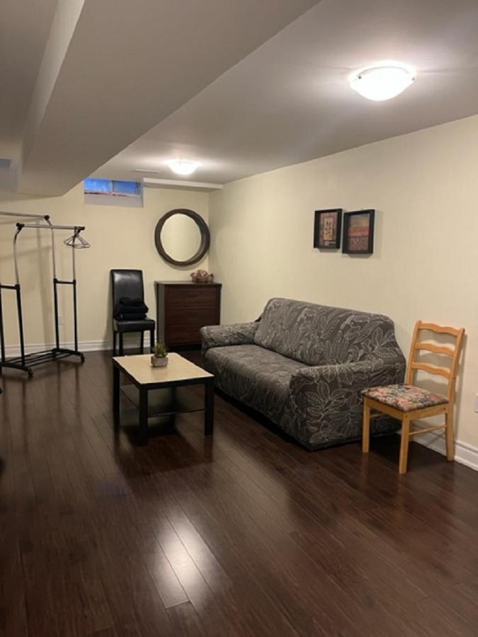 Cozy & Spacious Suite With Private Bathroom Near Toronto Airport ! Mississauga Luaran gambar